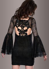 Schwarzes Kleid mit Trompetenärmeln mit Totenkopf Verzierung